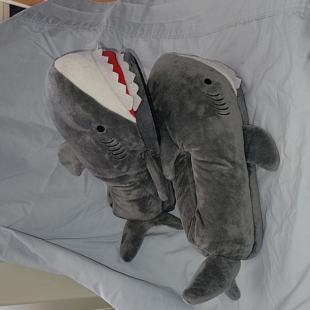 Shark slippers NWOT